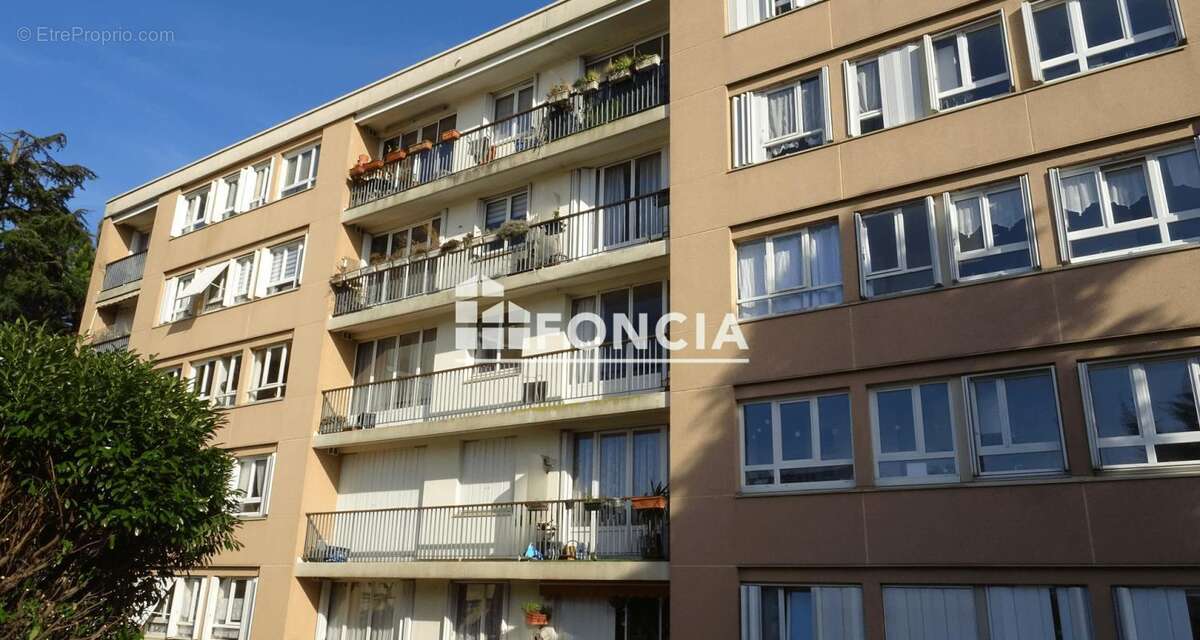 Appartement à LE PLESSIS-ROBINSON