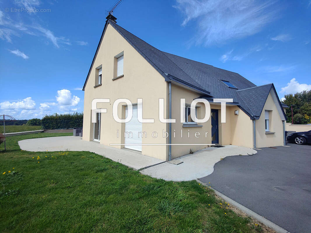 Maison à CONDE-SUR-VIRE