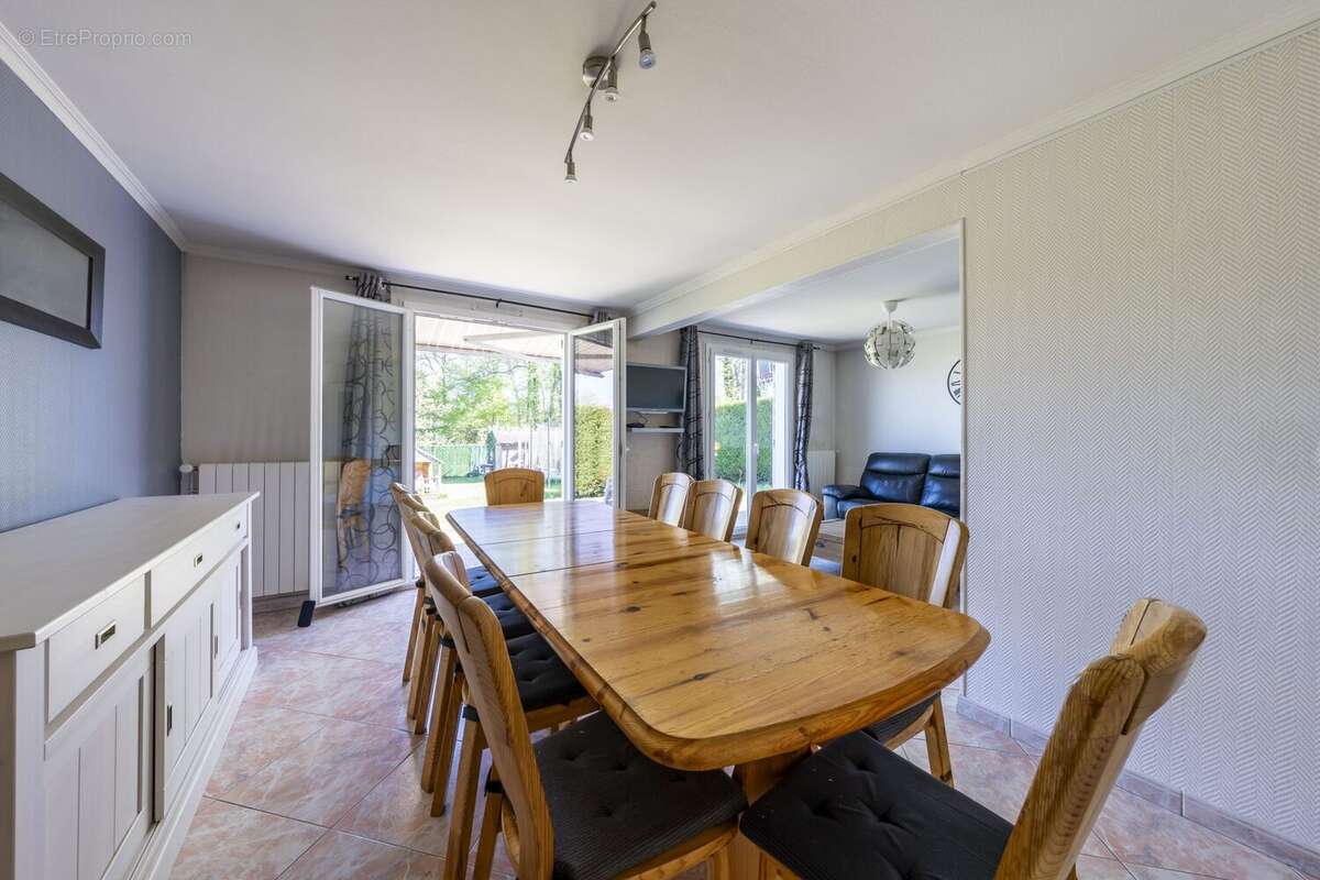 Maison à MONTCOURT-FROMONVILLE