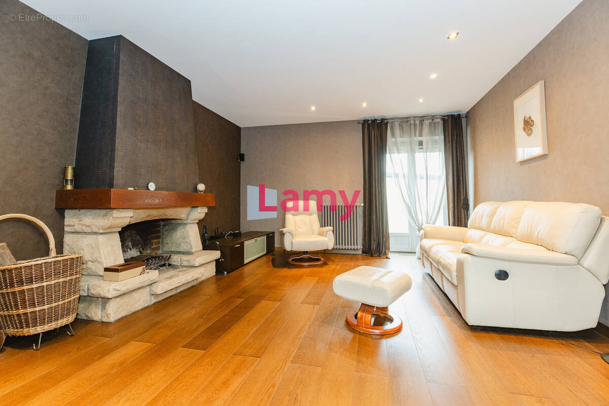 Maison à VEZIN-LE-COQUET