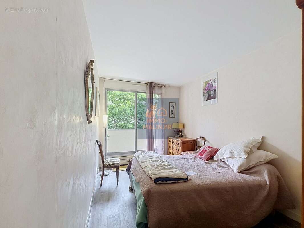 Chambre - Appartement à PARIS-11E