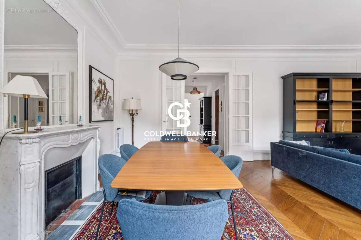 Appartement à PARIS-7E