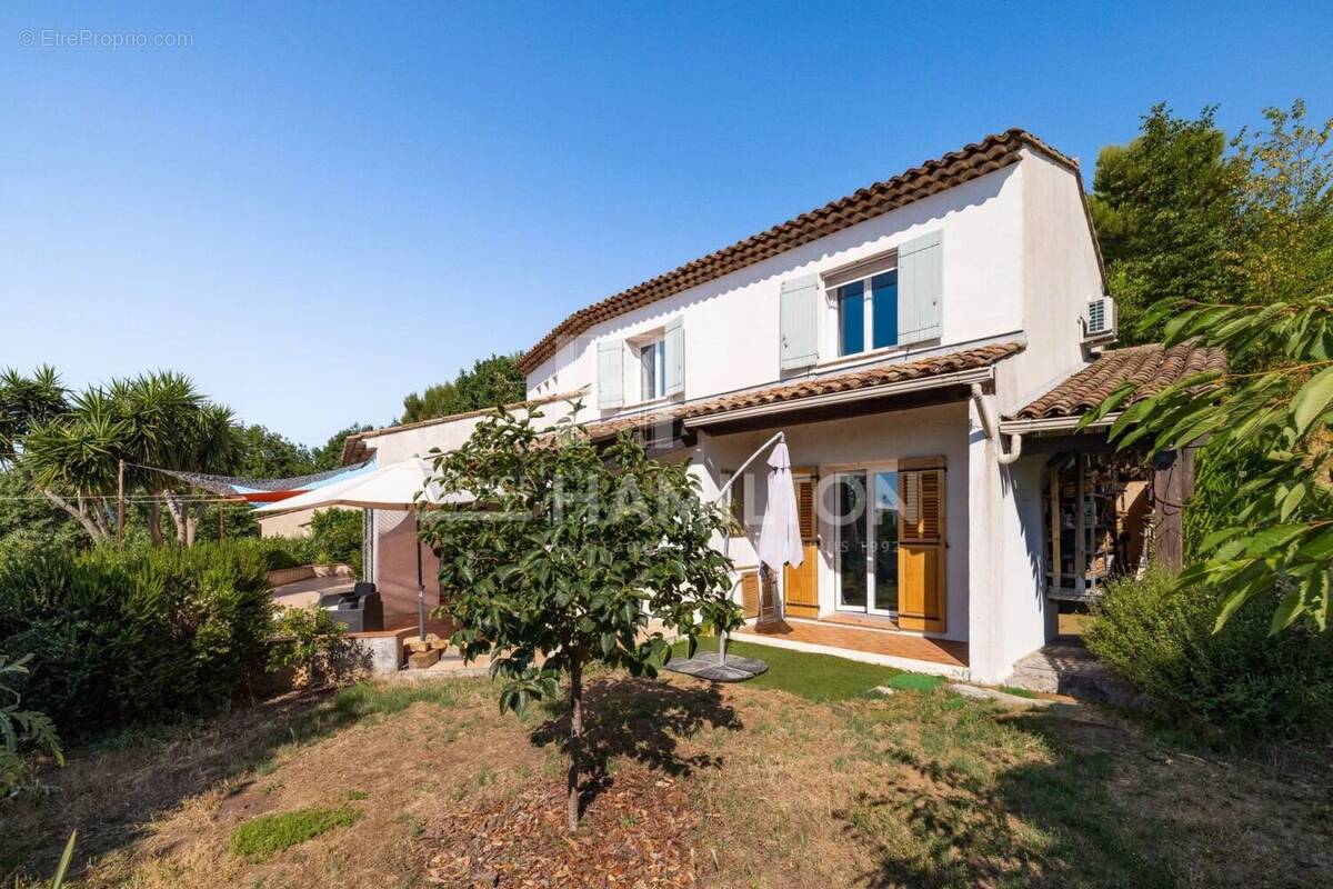 Maison à CHATEAUNEUF-GRASSE