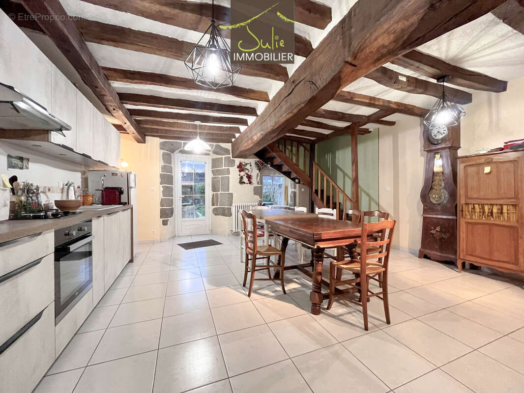 Maison à NUEIL-LES-AUBIERS