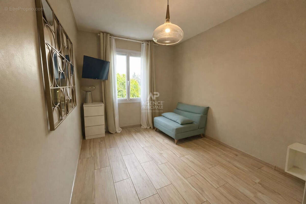 Maison Chapet 131 m2 AU CALME - photo 10