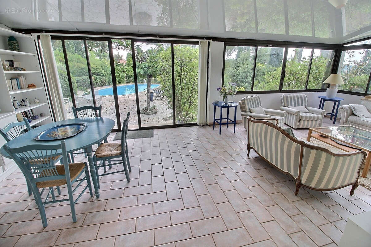 Maison à SAINT-CLEMENT-DE-RIVIERE