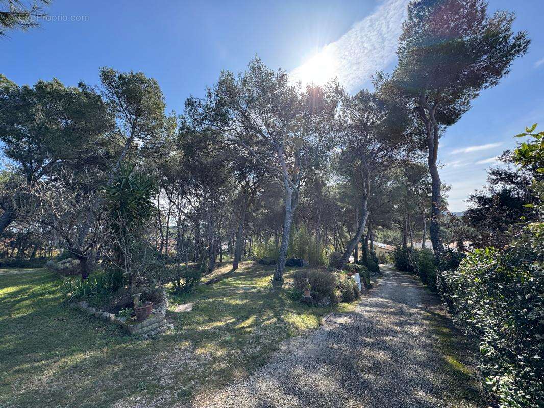 Terrain à VENTABREN