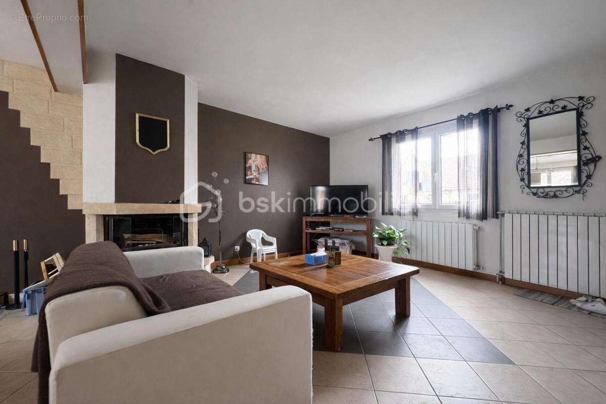 Maison à OLLAINVILLE