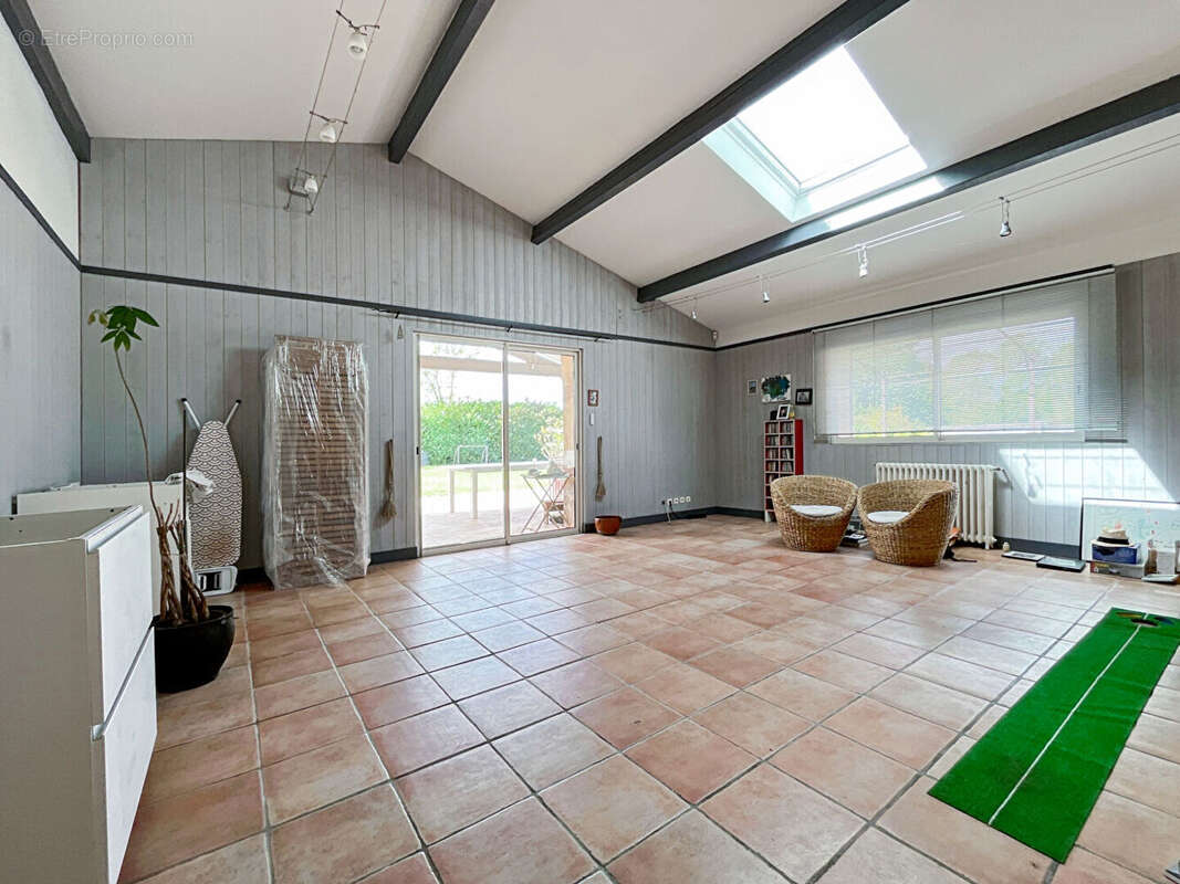 Maison à PUJOLS-SUR-CIRON