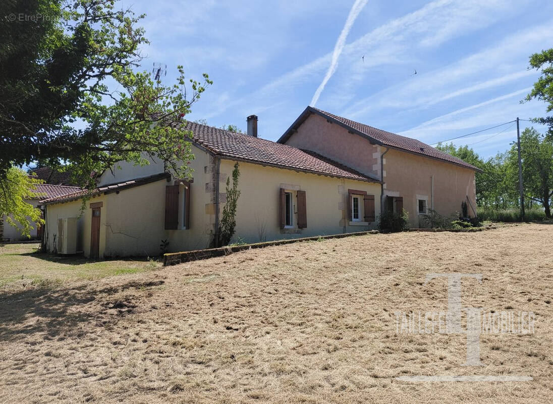 Maison à MILHAC-D'AUBEROCHE