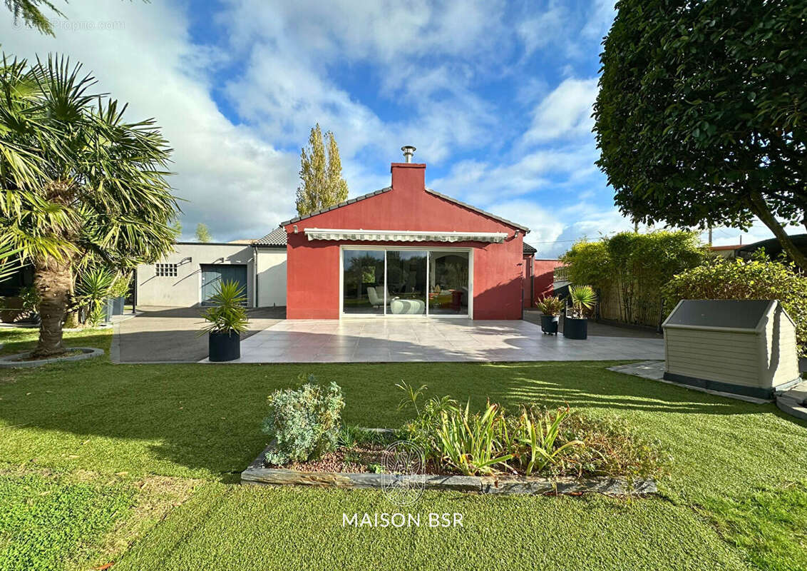 Coup de coeur! Maison de plain pied 117 m2  jardin Paysager de 1256 m2 , jacuzzi et garages. - photo 3