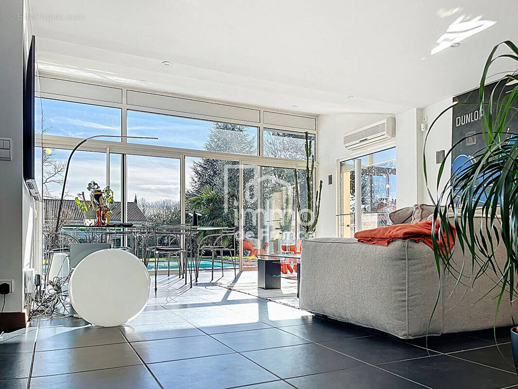 Maison à SAINT-DENIS-LES-BOURG