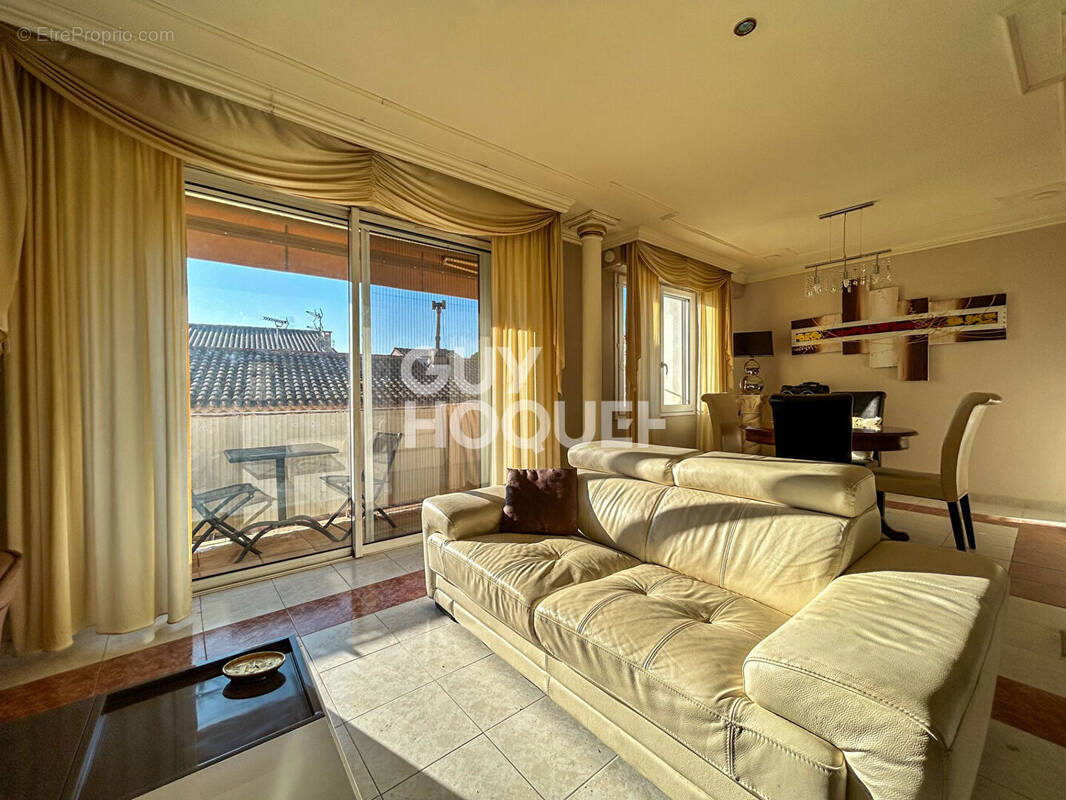 Appartement à ENTRAIGUES-SUR-LA-SORGUE