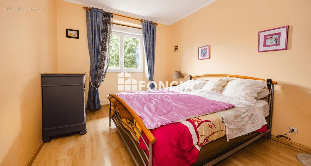 Maison à NOYAL-CHATILLON-SUR-SEICHE