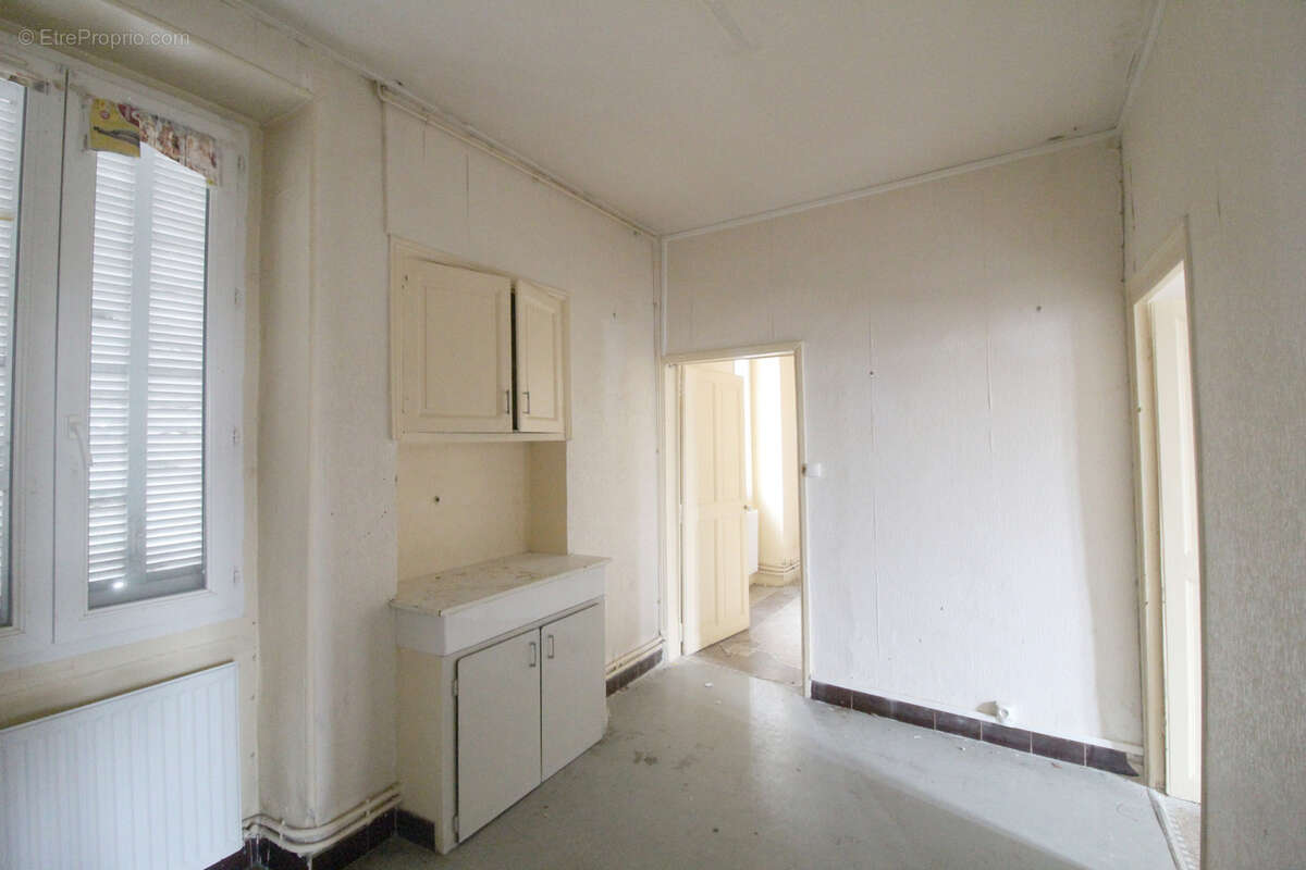 NIMES JEAN JAURES Maison de ville de 100 m2 à rénover - photo 10