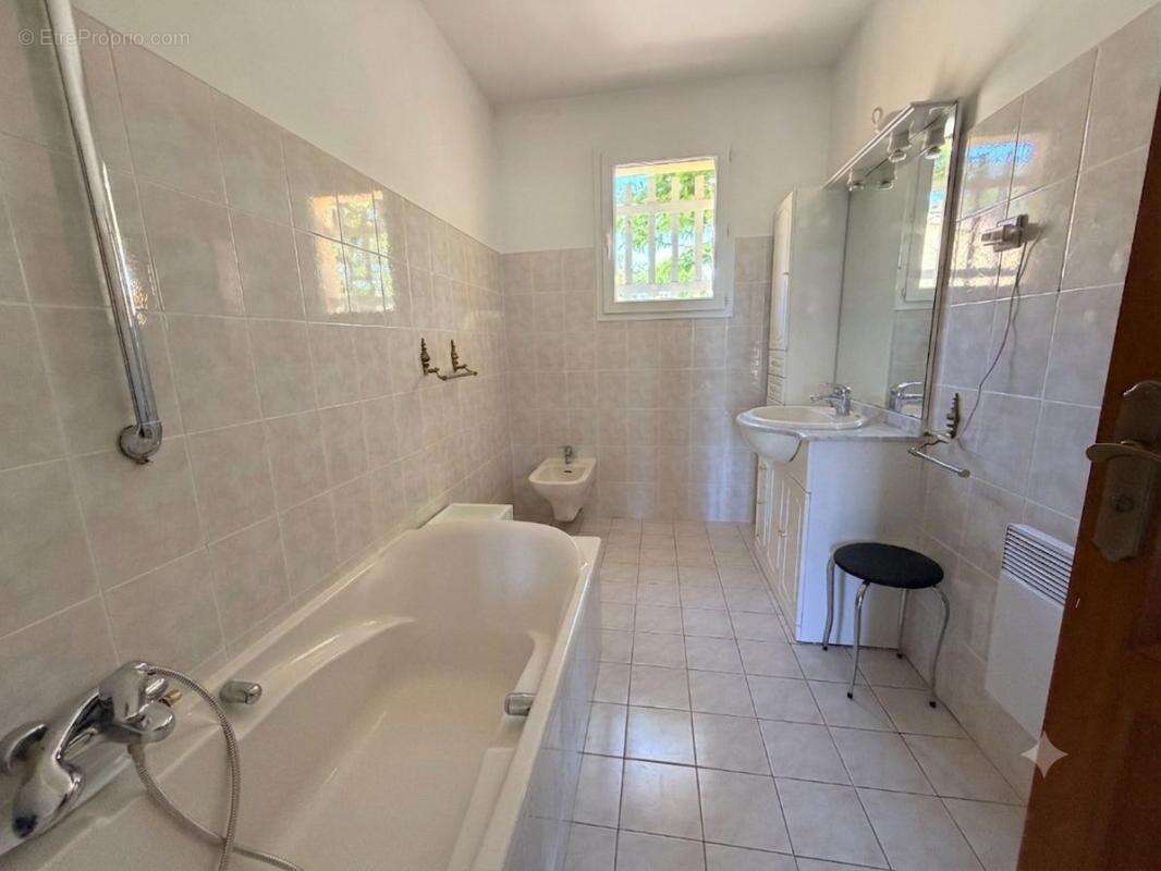 Une bastide provençale entre oliviers et lumière du Sud - photo 13
