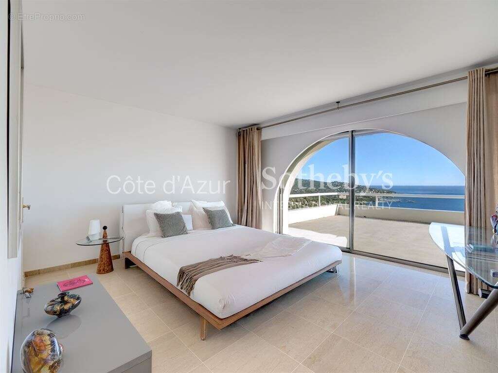 Villa contemporaine avec vue mer panoramique à vendre à Sainte-Maxime - photo 11