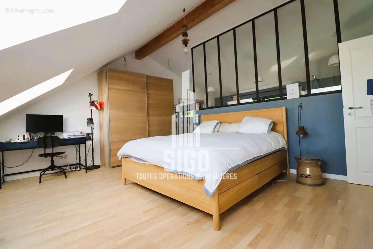 Maison à SURGY