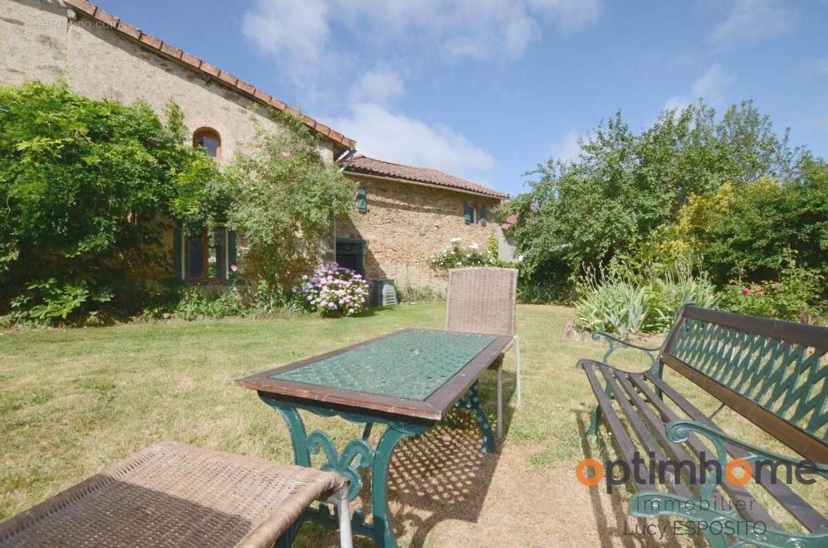  Spacieuse maison de campagne aux multiples possibilités – Saint-Christophe, Charente  - photo 47