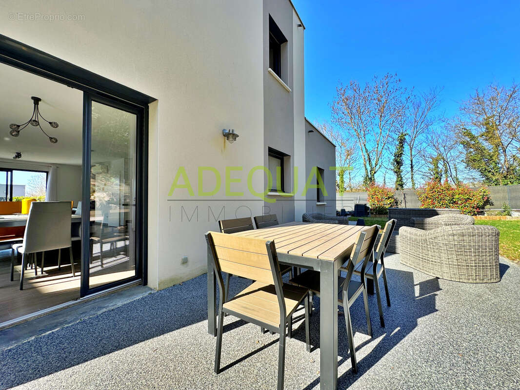ISLE D'ABEAU EN EXCLU - VILLA T5 avec garage attenant et piscine - photo 4