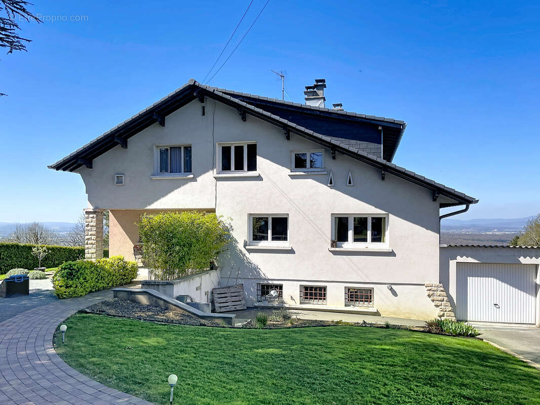 Maison à MONTBOUTON