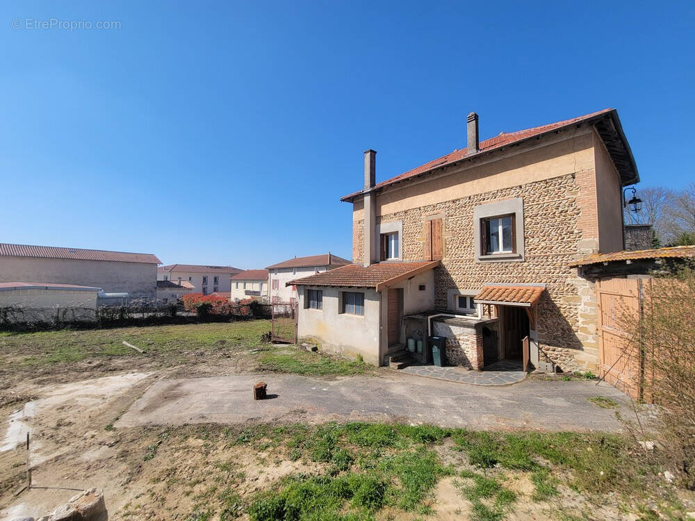 Maison à AGNIN