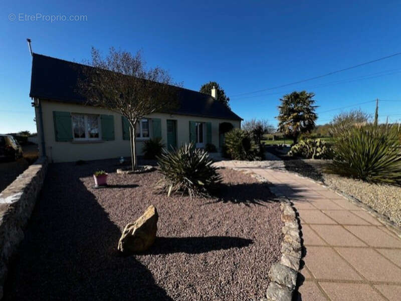 Maison à MAZE