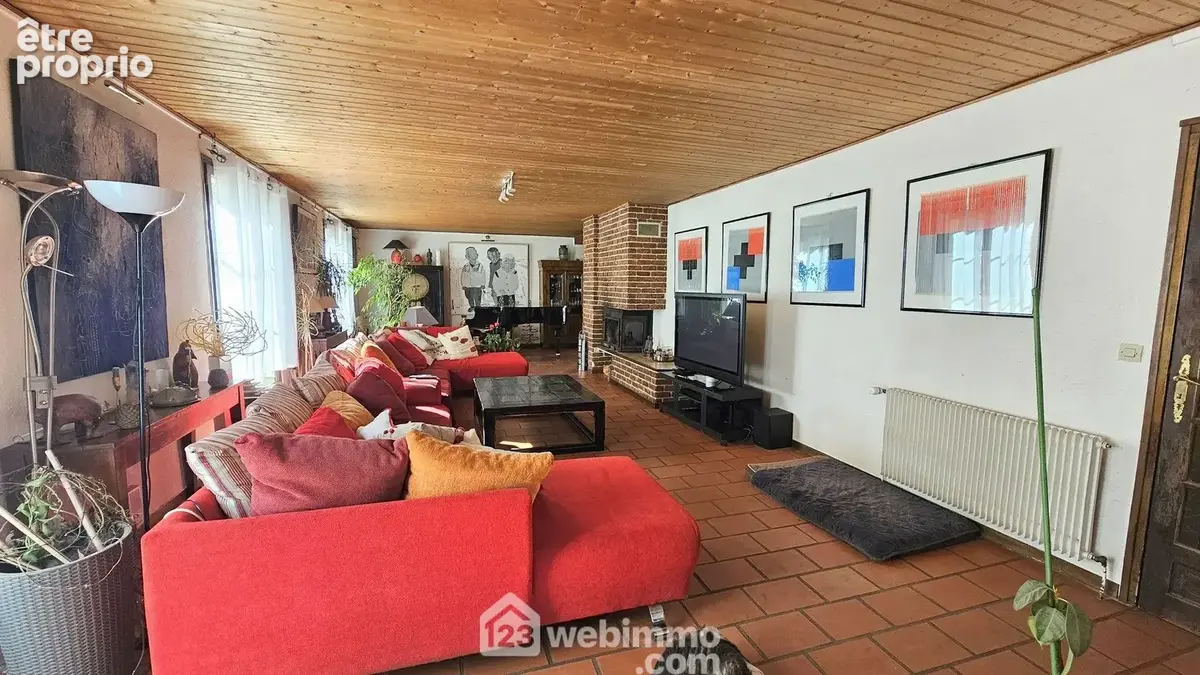 Voici le séjour en L de 67 m²...