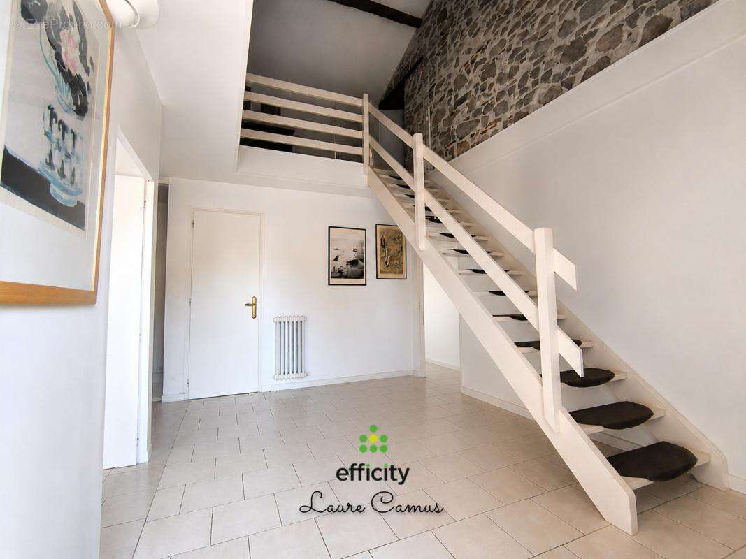 Maison 192 m² à Saint-Avaugourd-Des-Landes  - photo 2