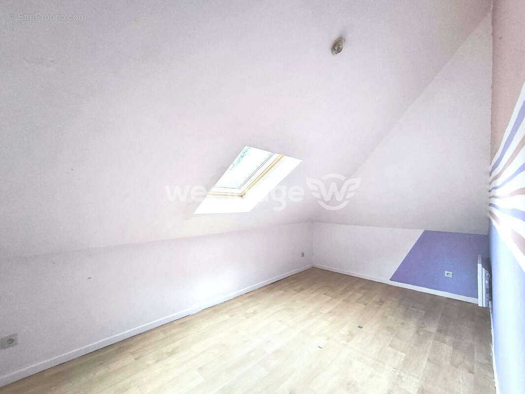 Chambre bébé - Maison à HAUTMONT