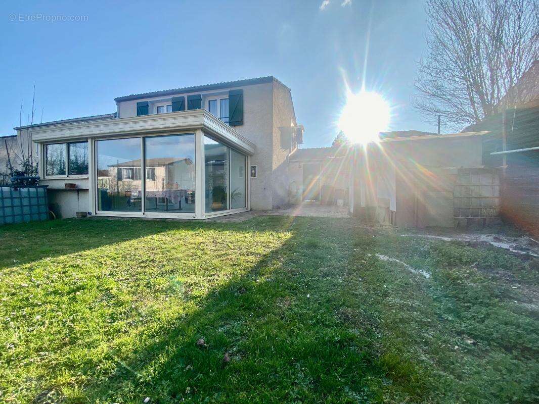 Maison à MONTALIEU-VERCIEU