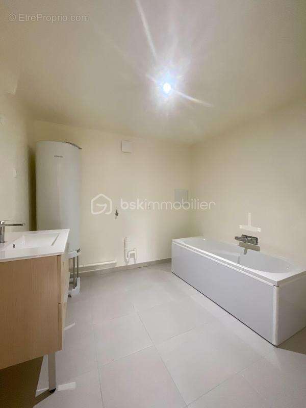 Appartement à VERNOU-LA-CELLE-SUR-SEINE