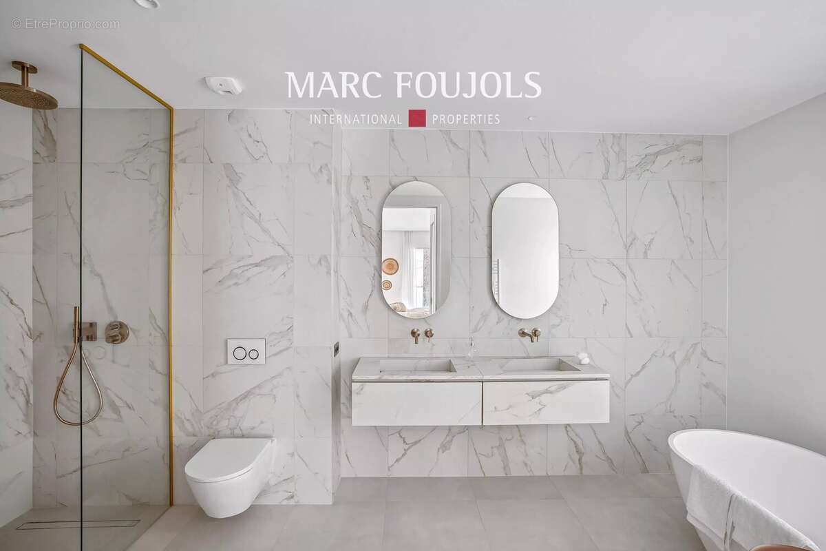 Appartement à PARIS-8E