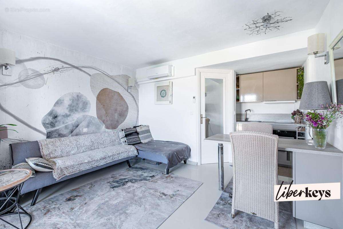 Appartement à ROQUEBRUNE-SUR-ARGENS