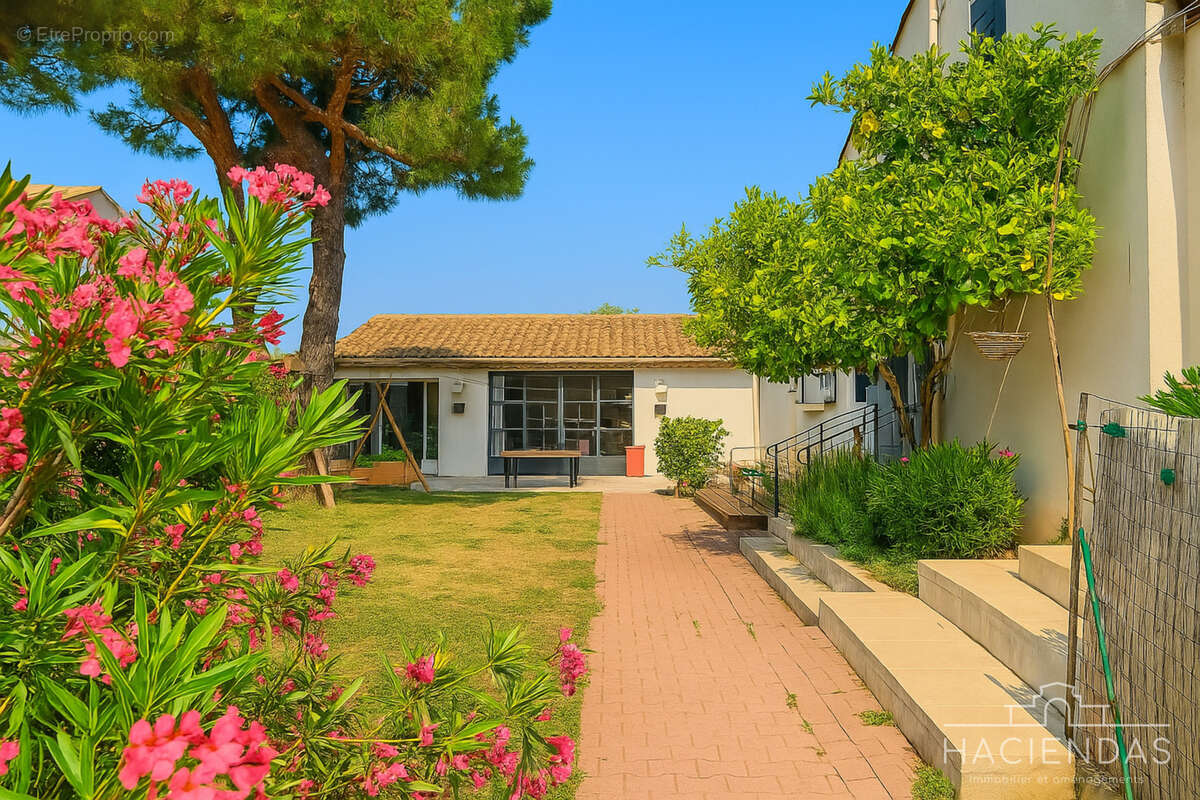 Maison à LA FARE-LES-OLIVIERS