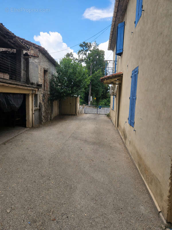 Boucoiran-et-nozieres - maison séparée en deux logements  - garage - photo 3