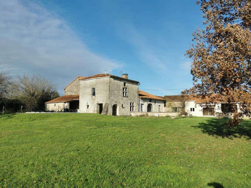 Maison à FONTENILLE