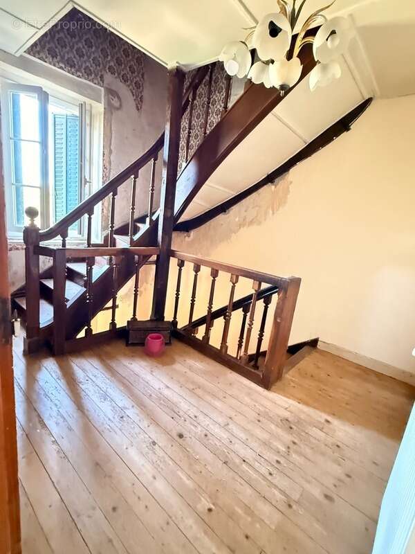 Maison à LA CELLE-DUNOISE