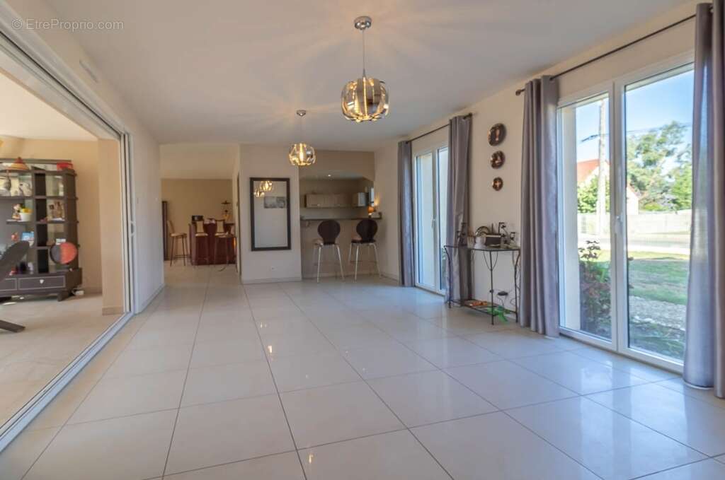 Maison à SELLES-SAINT-DENIS