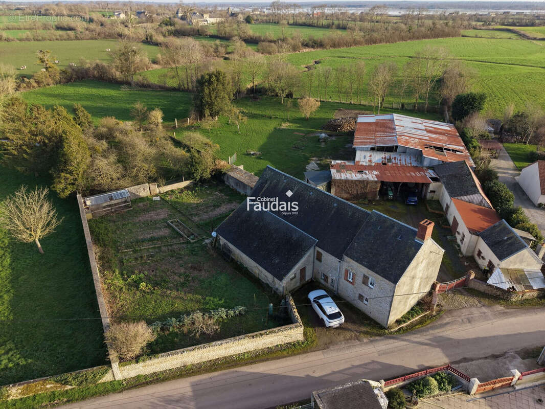 Maison 135 m² à Canchy  - photo 4