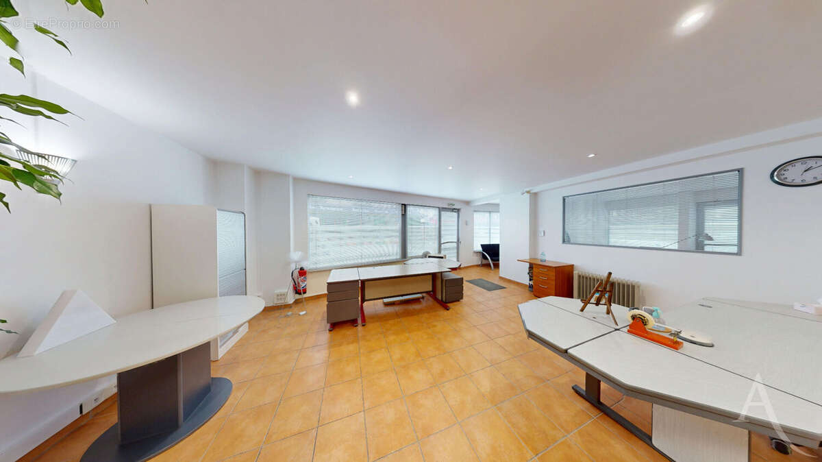 Commerce à MONTREUIL