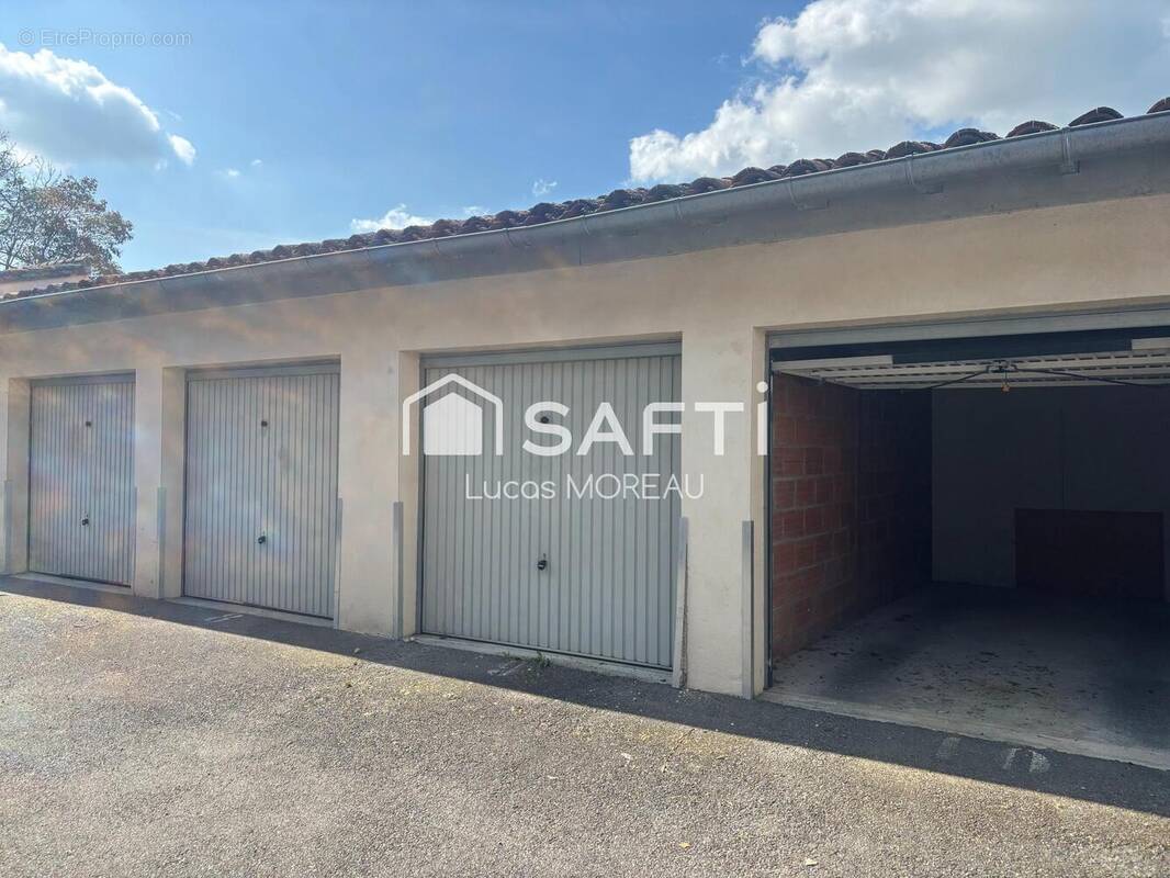 Photo 1 - Parking à MONTAUBAN