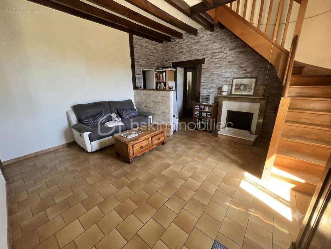 Coup de cœur : maison de 1940 en lisière de forêt, à deux pas d’un étang, sur 8 931m² de terrain avec dépendances - photo 2