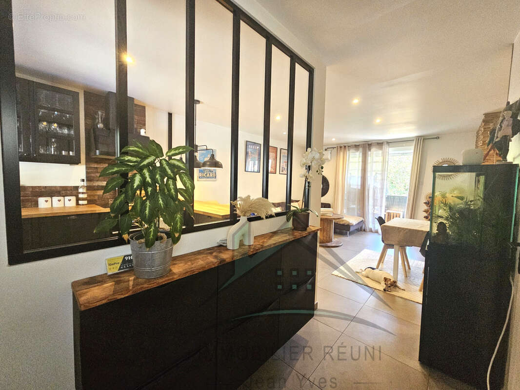 Un lieu atypique aux charmes incontestables ! 3 chambres   Garage   Cave   Jardin privatif - photo 6