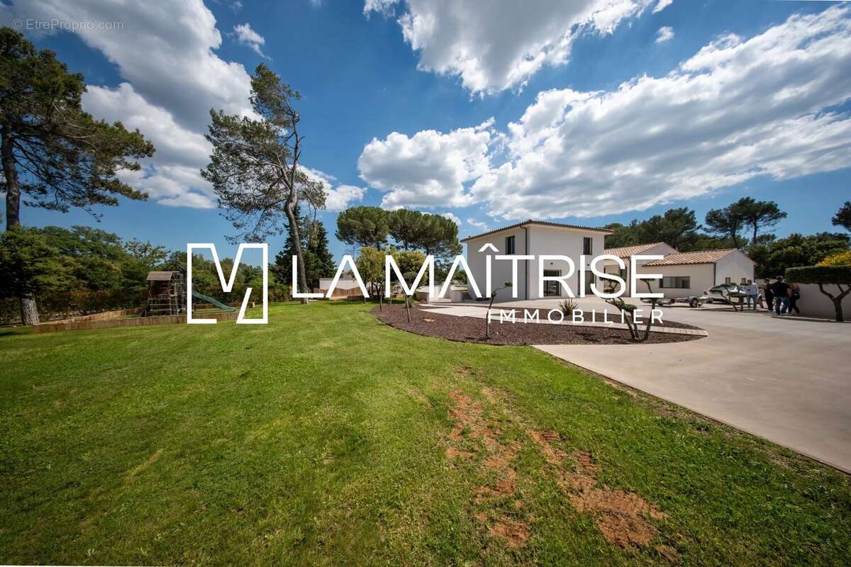 Maison 288 m² à Saint-Maximin-La-Sainte-Baume  - photo 9
