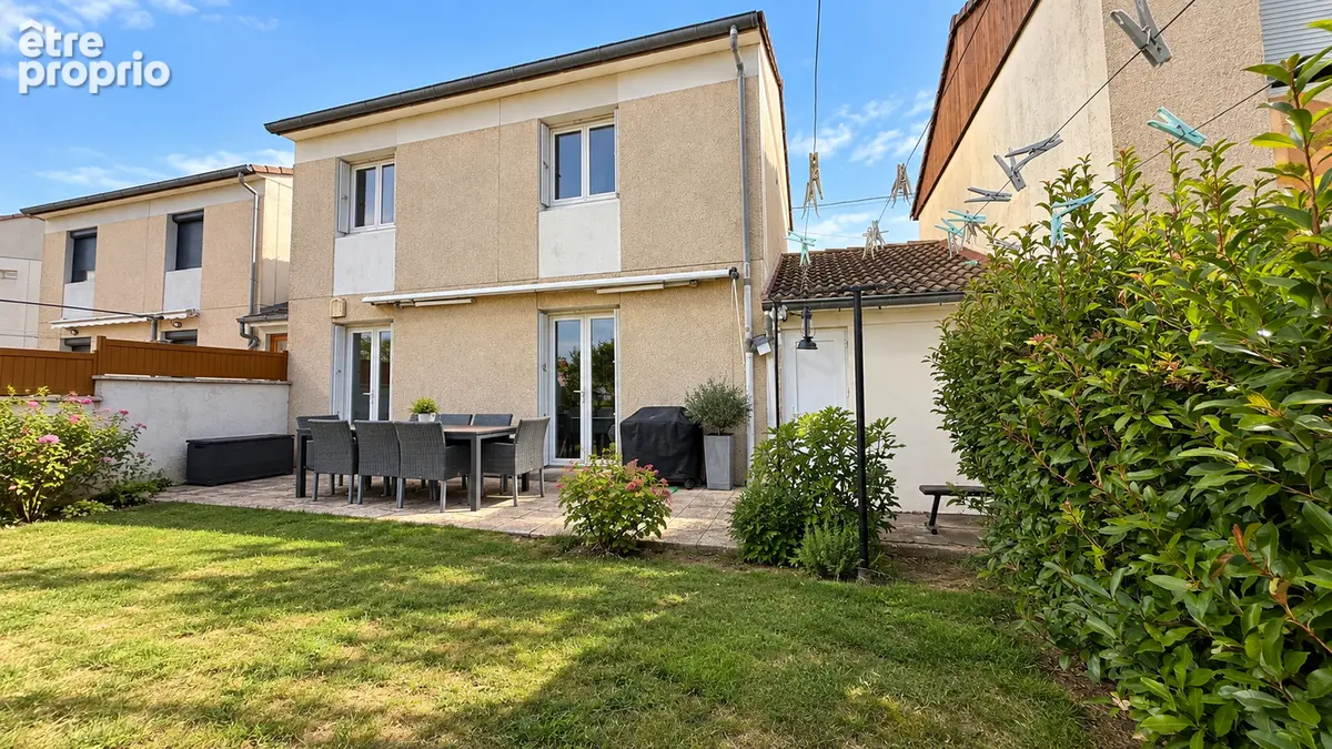 Photo Maison à Chazelles-Sur-Lyon au prix de 215 000€