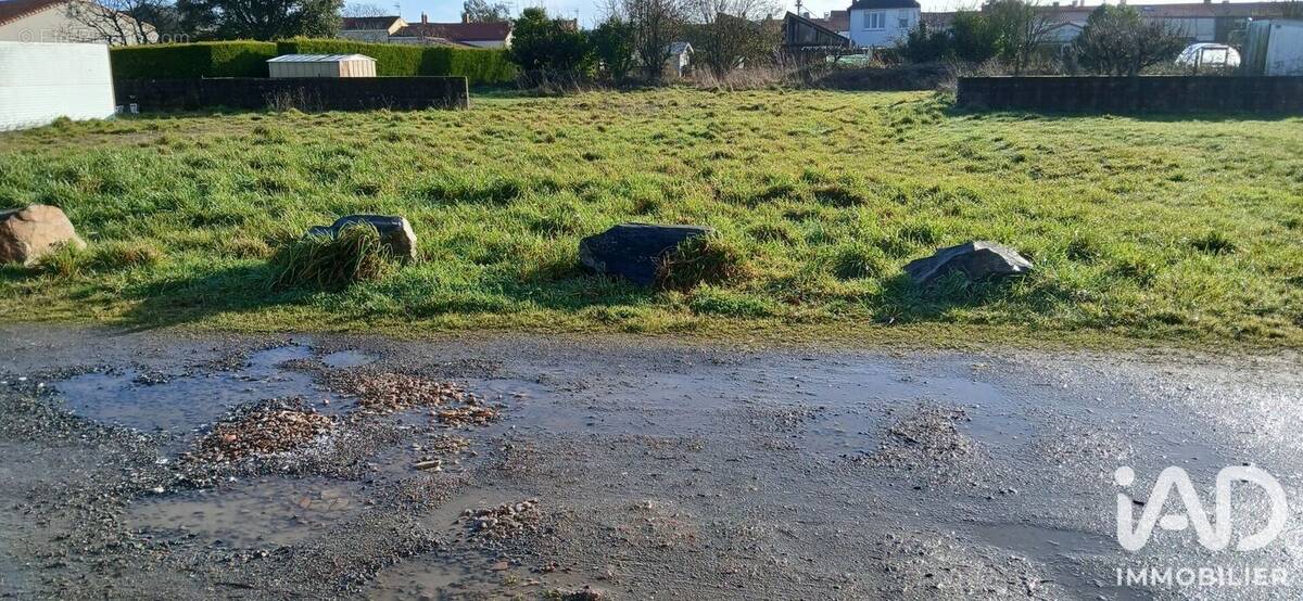 Photo 1 - Terrain à LES LANDES-GENUSSON