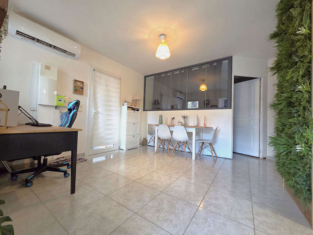 Appartement à SOLLIES-TOUCAS