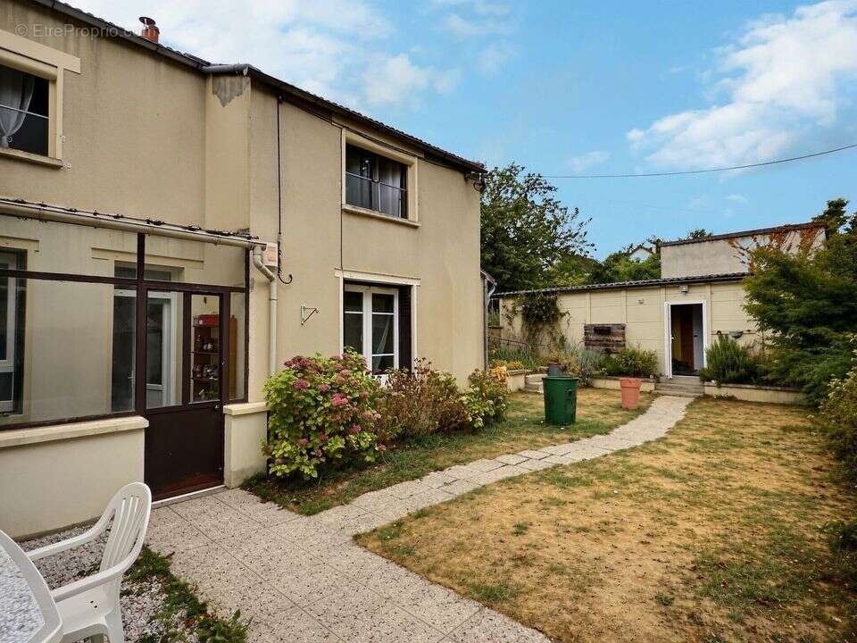 Maison de village et dépendance à Champigny - 89 - photo 11