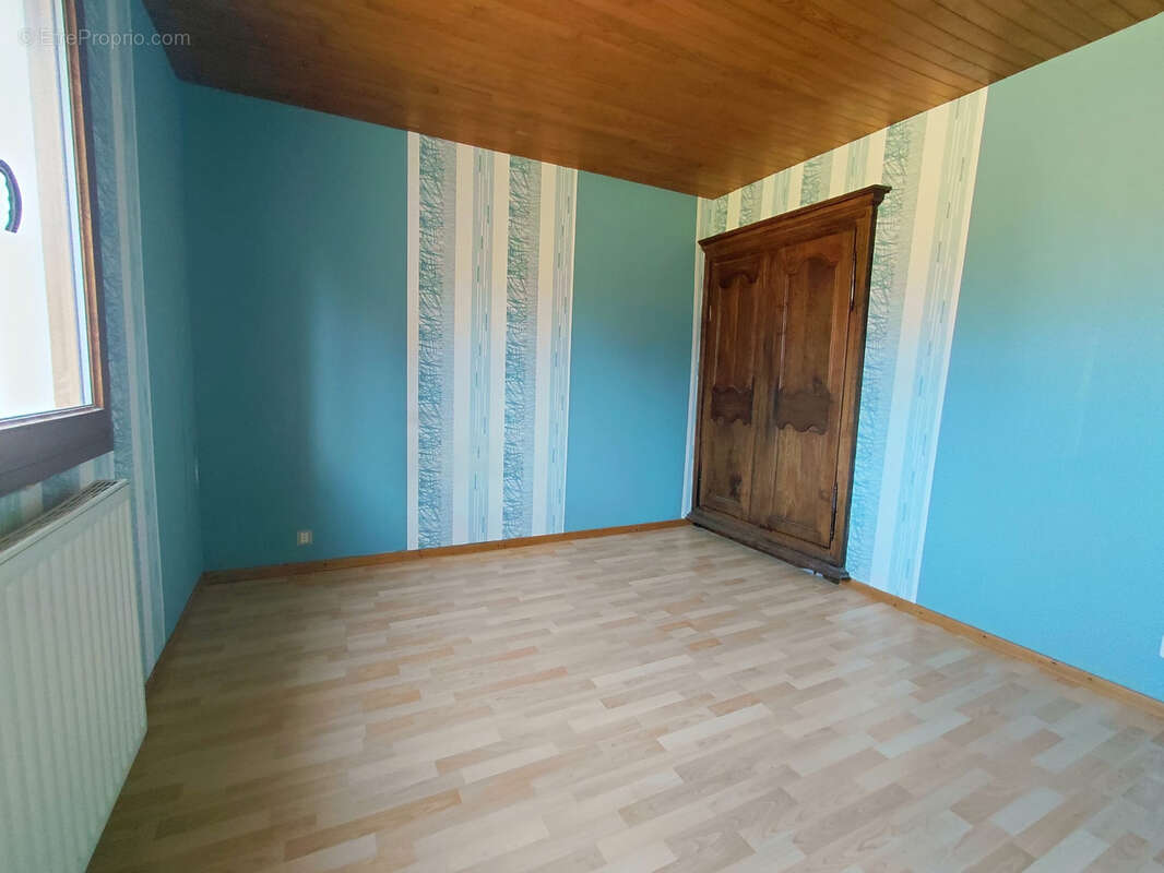 Maison familiale 5 chambres à Pierrefontaine-les-Varans sur une parcelle d'environ 10 ares - photo 7